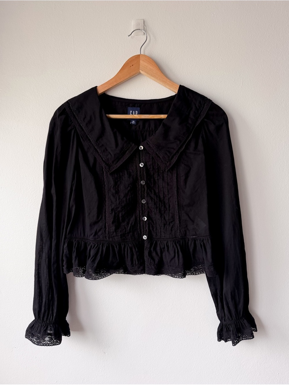 GAP Black Ruffle-Hem Button-Front Blouse